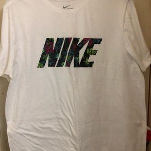 Nike T-shirt